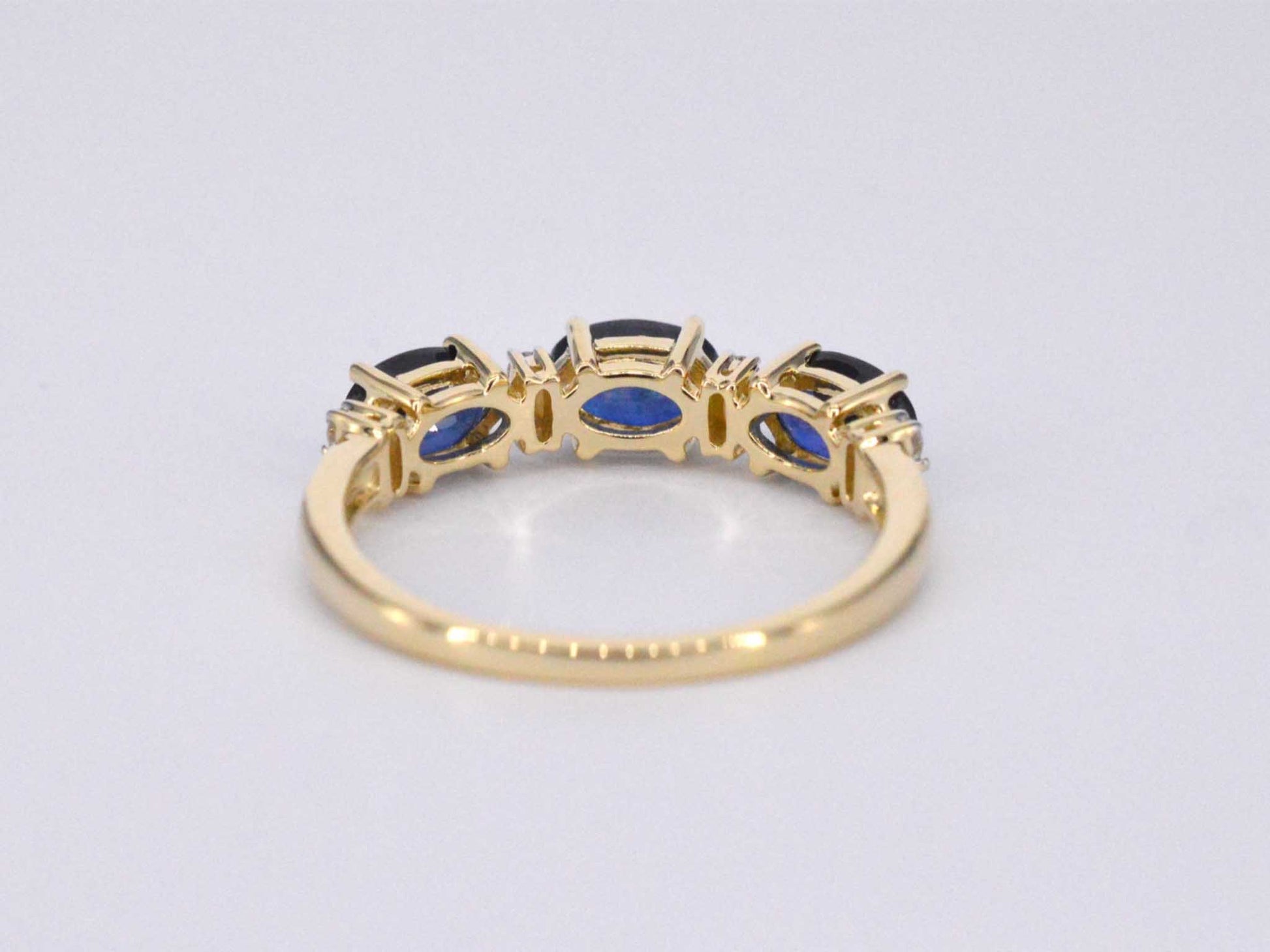Gouden ring met diamanten en saffier 2123-6