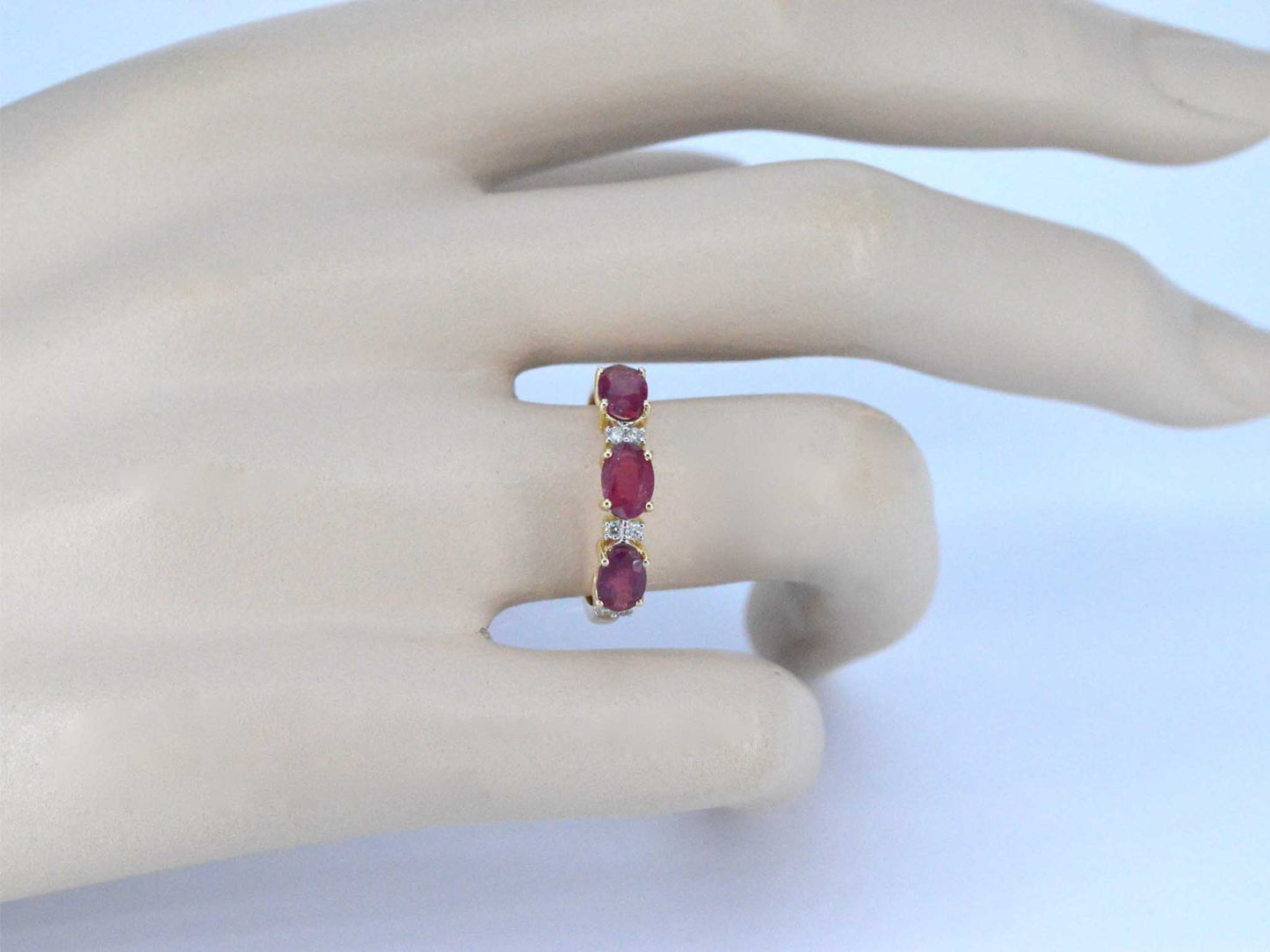 Gouden ring met diamanten en robijn 2125-2