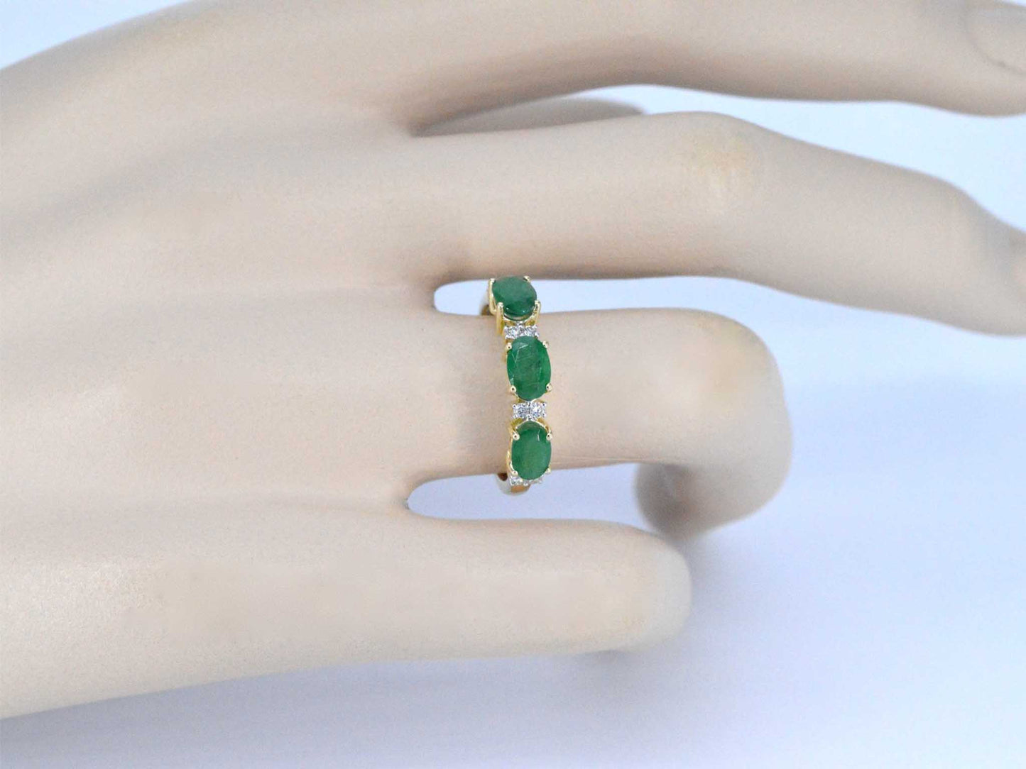 Gouden ring met diamanten en smaragd 2127-2