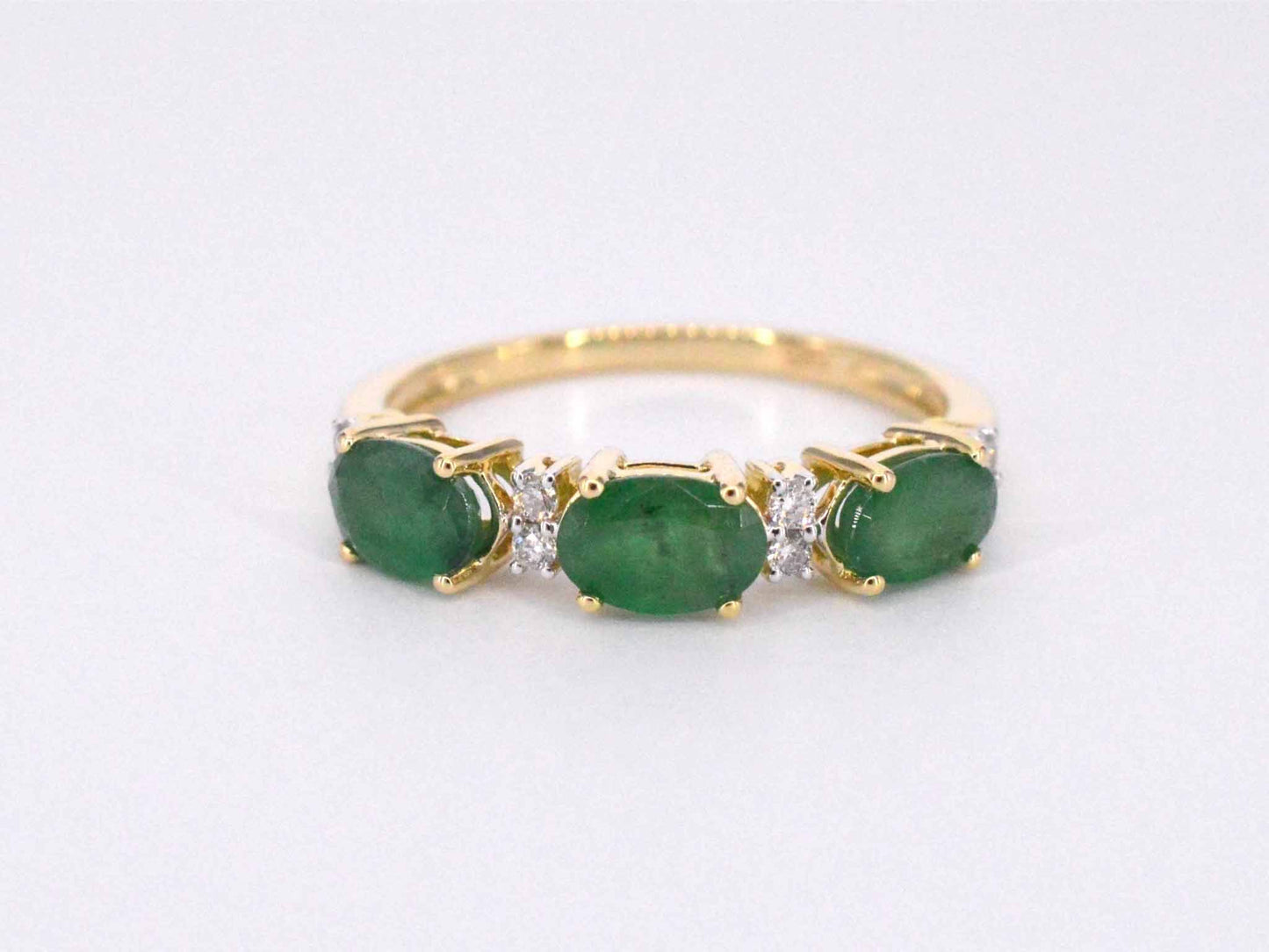 Gouden ring met diamanten en smaragd 2127-5