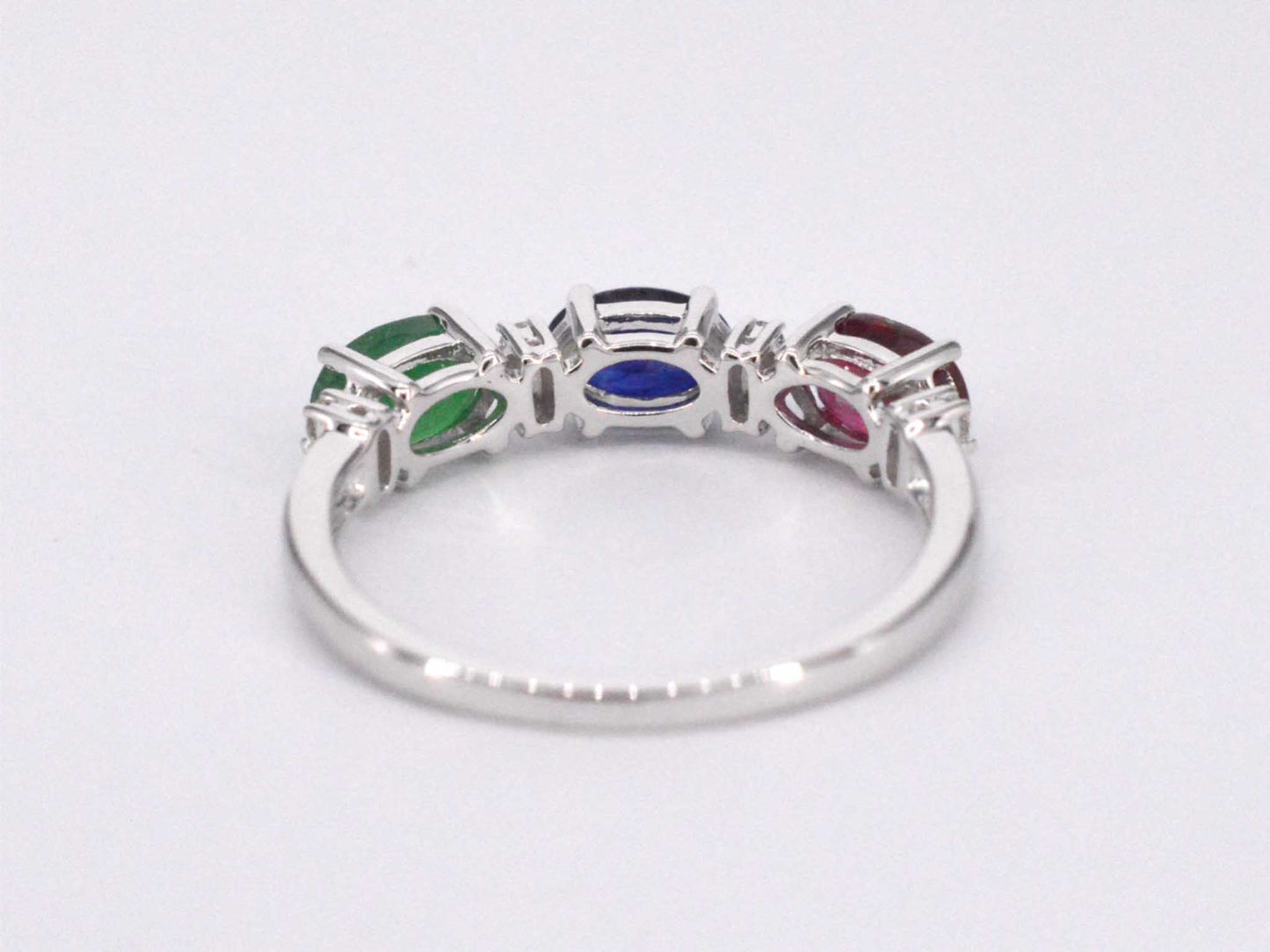 Witgouden ring met diamanten, saffier, robijn en smaragd 2128-5