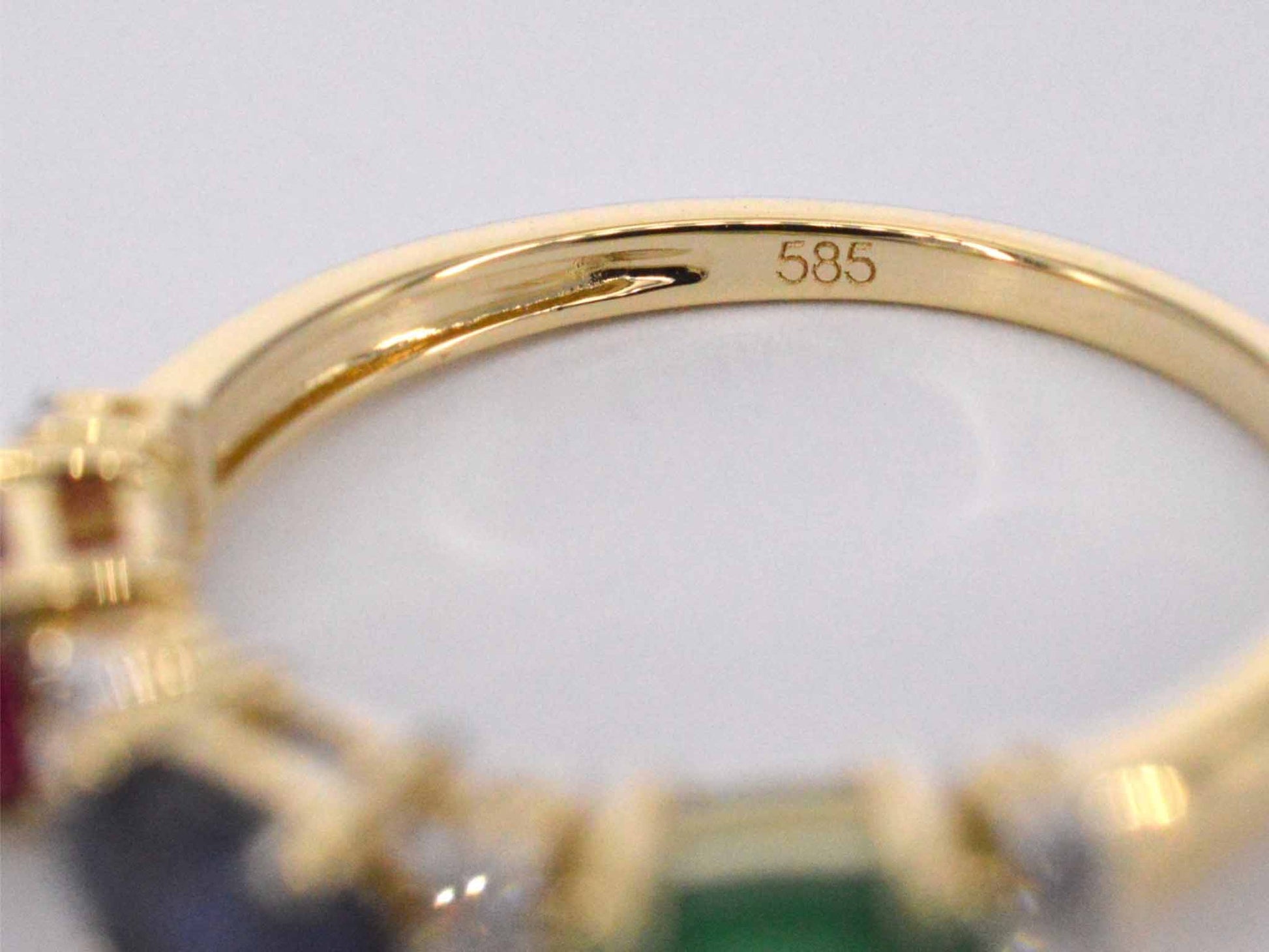 Gouden ring met diamanten en saffier, robijn, smaragd 2129-7