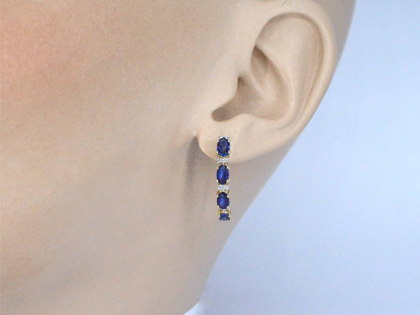 Gouden oorbellen met diamanten en saffier 2131-1