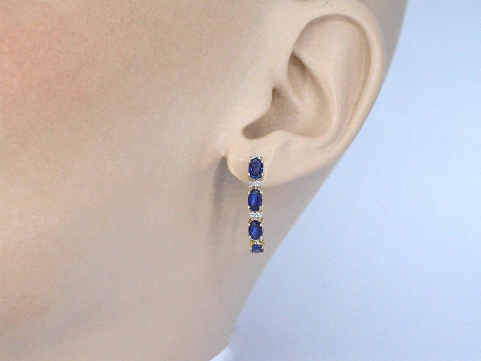 Gouden oorbellen met diamanten en saffier 2131-1