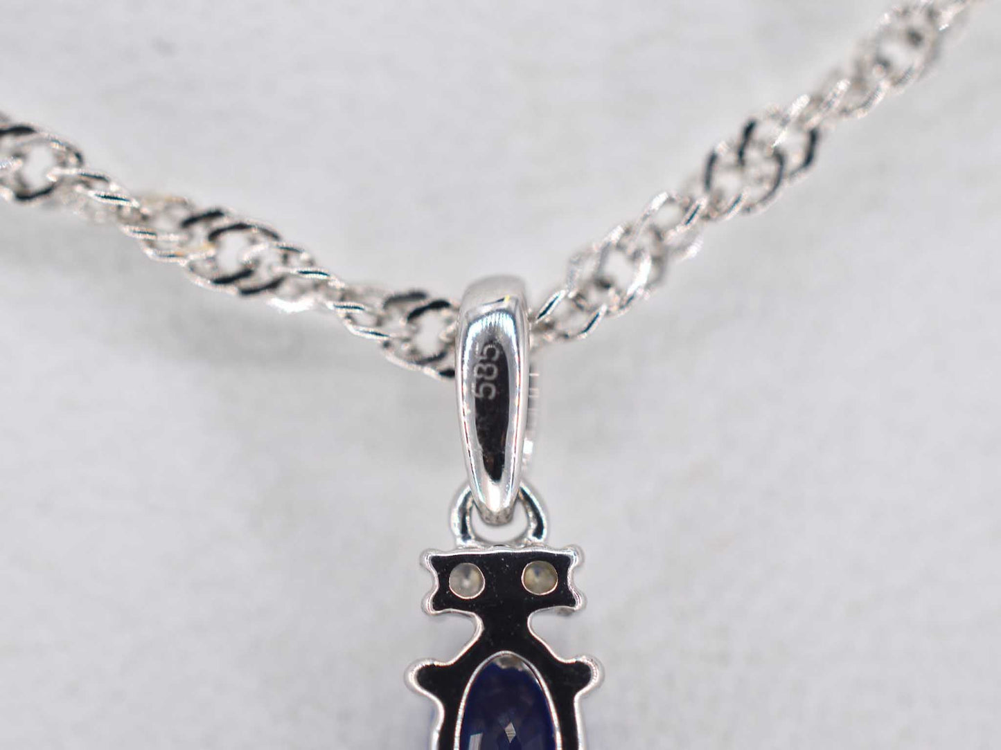Witgouden hanger met diamanten en saffier 2136-3