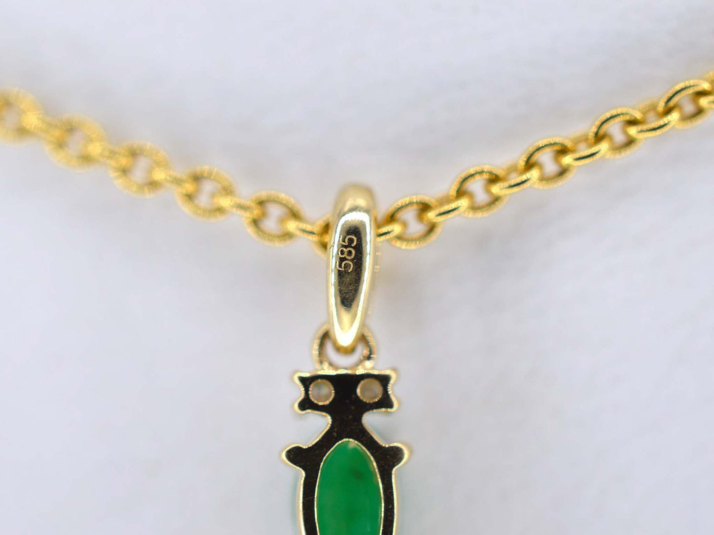Gouden hanger met diamanten en smaragd