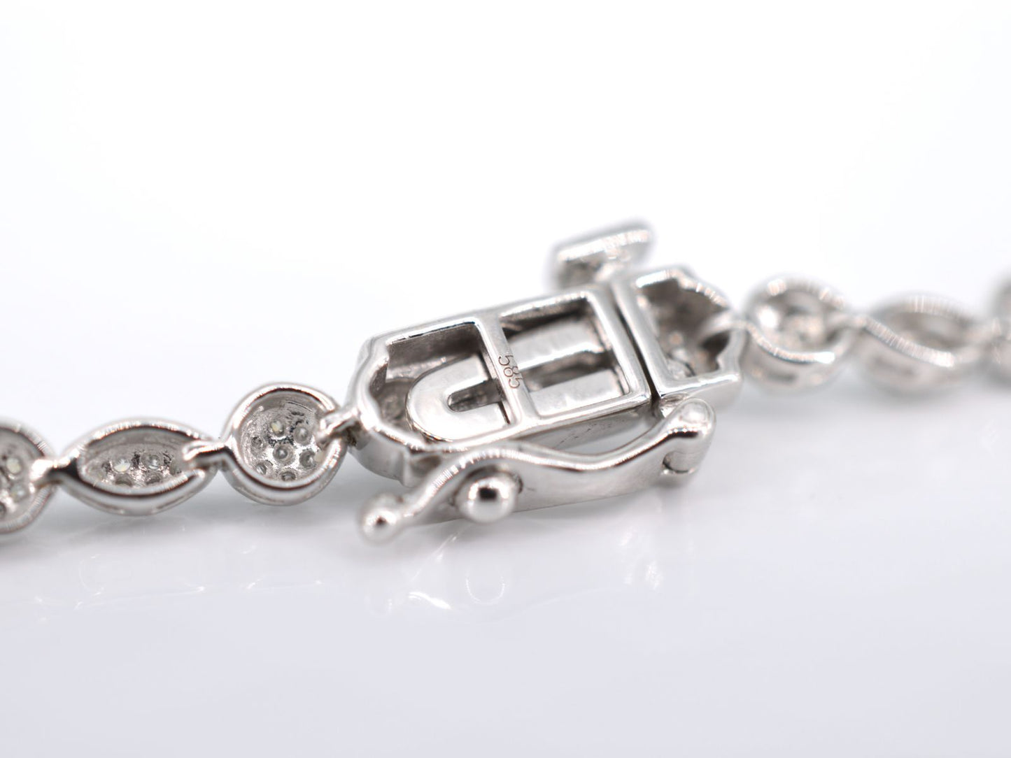 Witgouden tennisarmband met diamanten 1.10 carat