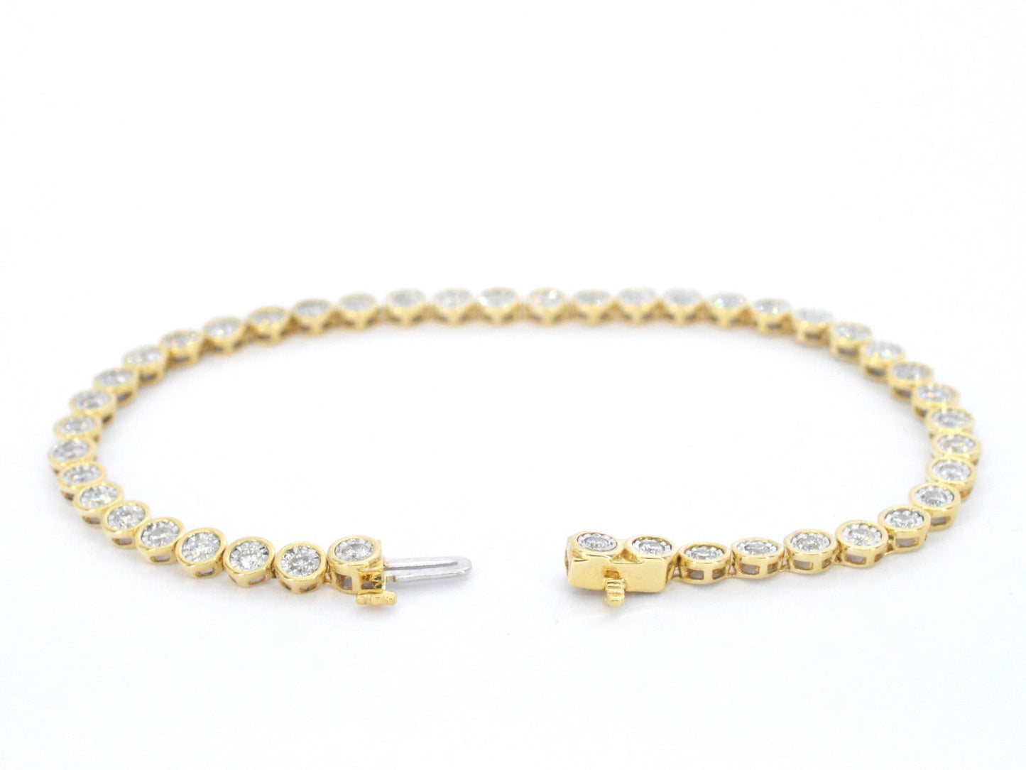 Gouden armband vol met diamanten gezet