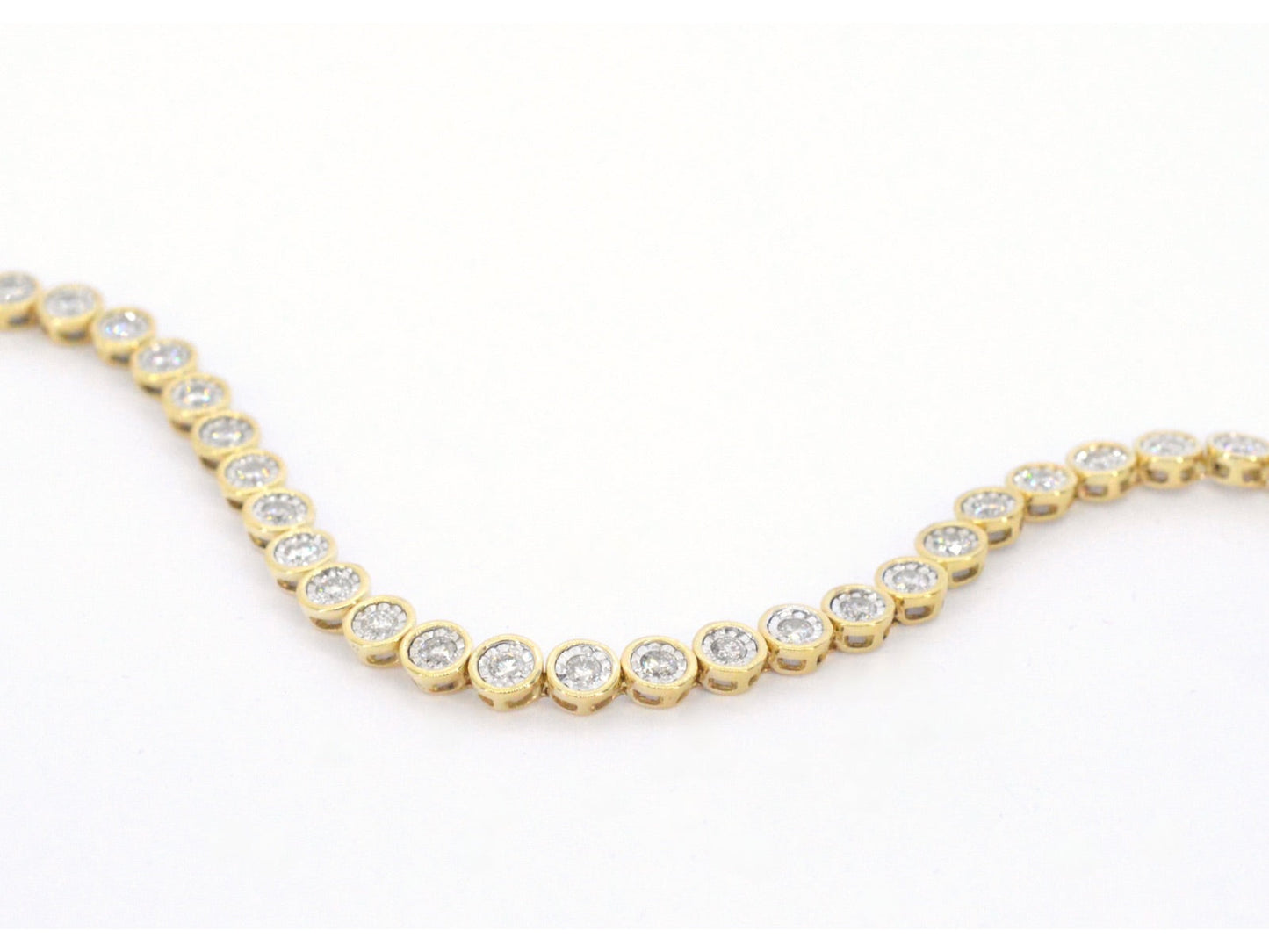 Gouden armband vol met diamanten gezet