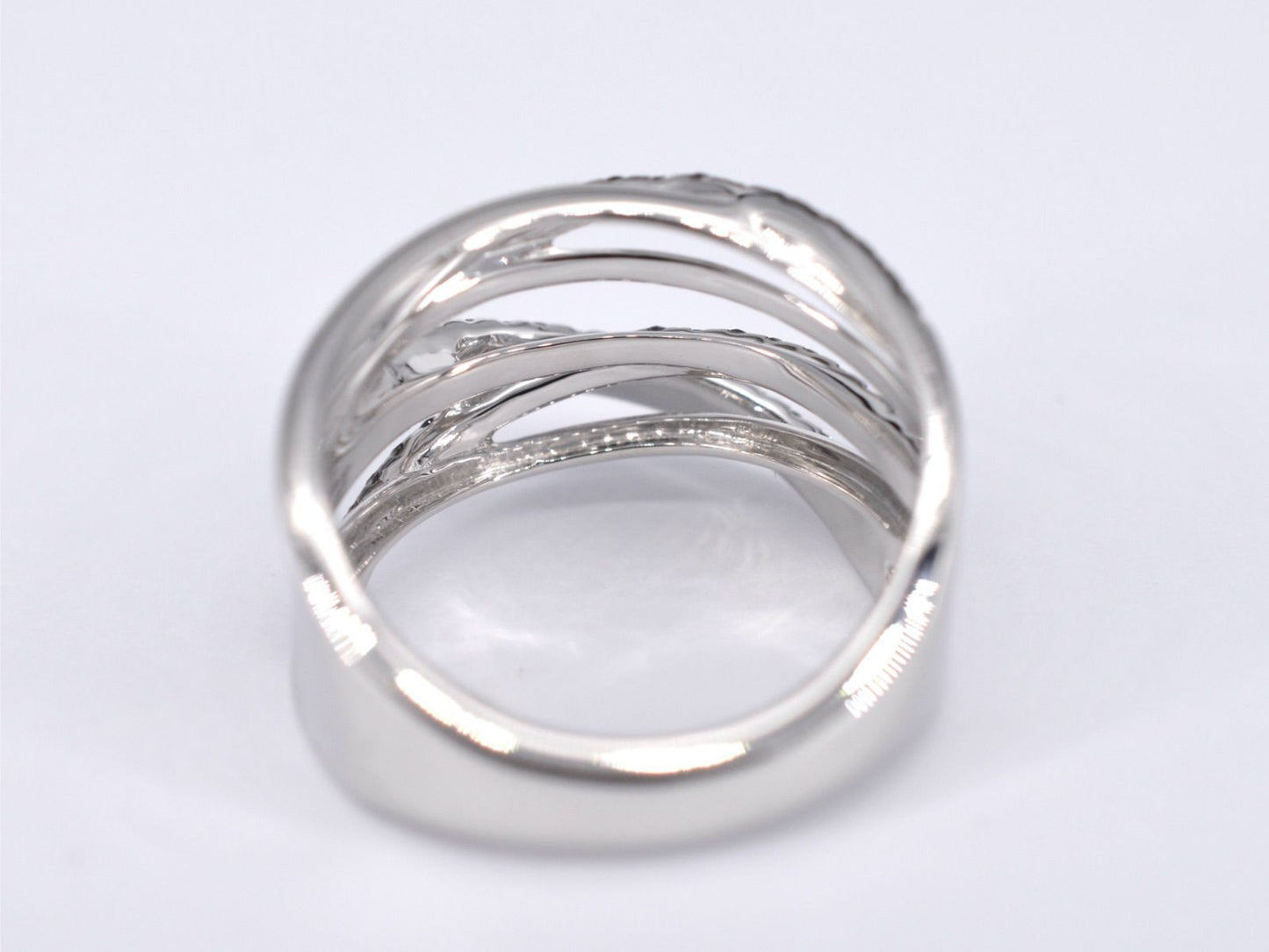 Witgouden design ring met witte en zwarte briljanten diamanten