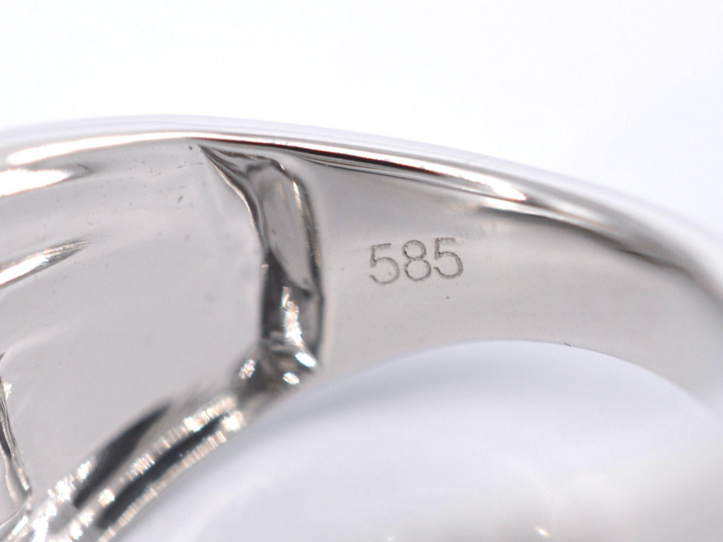 Witgouden design ring met witte en zwarte briljanten diamanten