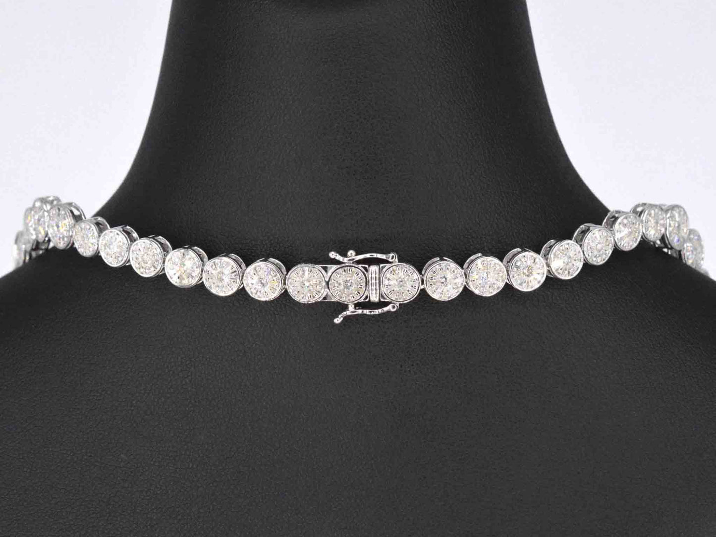 Witgouden collier met 15.00 carat diamanten