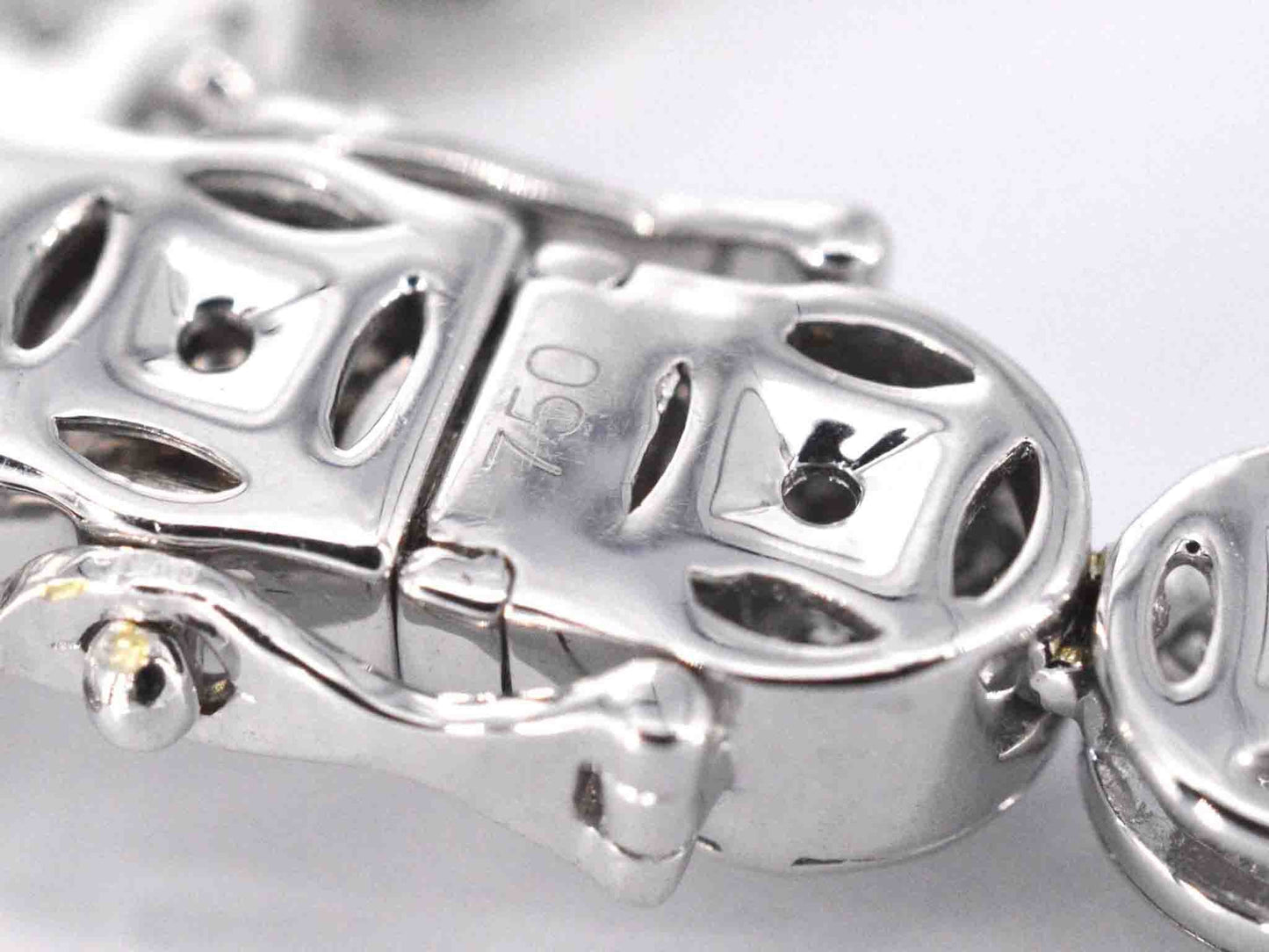 Witgouden collier met 15.00 carat diamanten