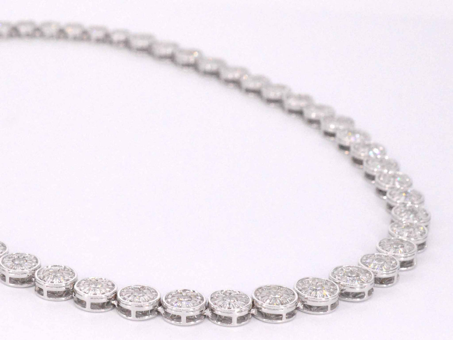 Witgouden collier met 15.00 carat diamanten