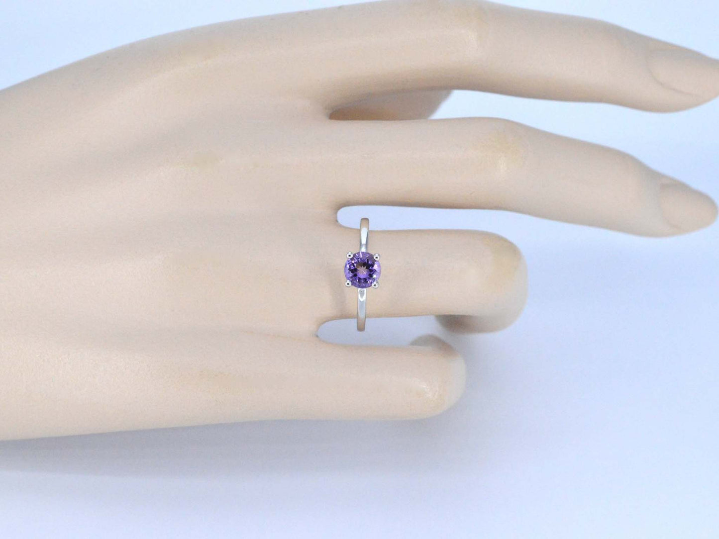Witgouden ring met amethist