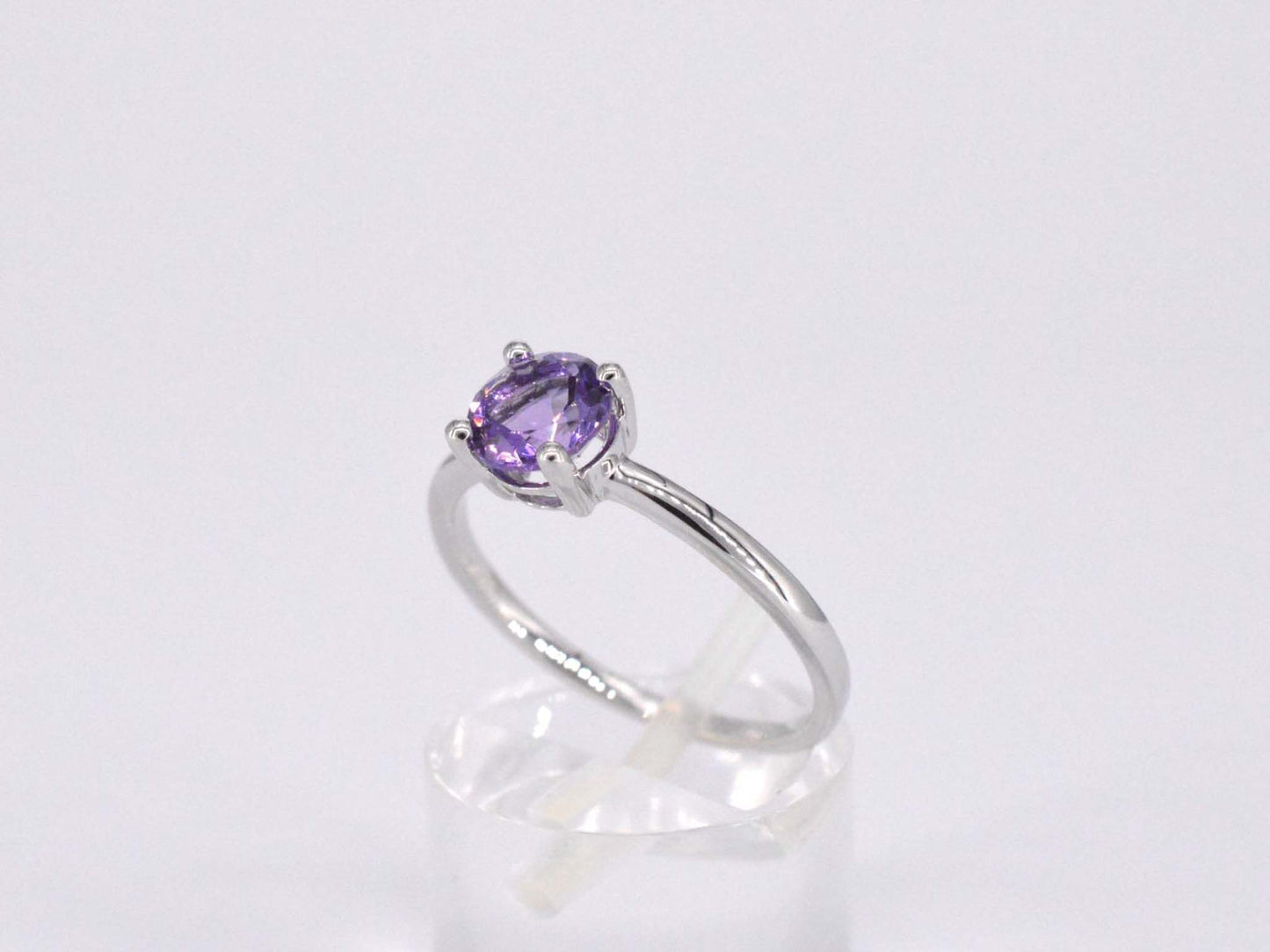 Witgouden ring met amethist