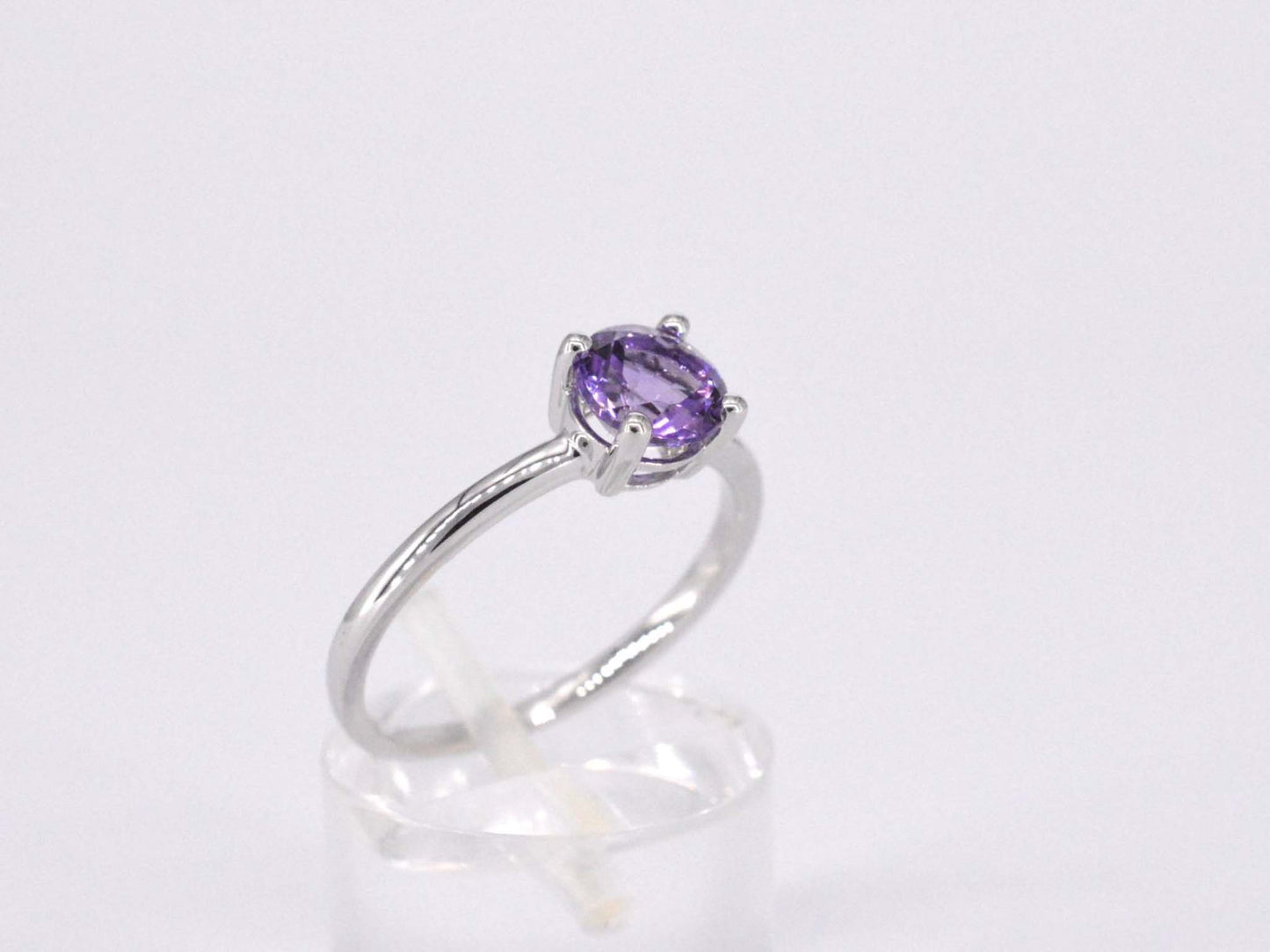 Witgouden ring met amethist