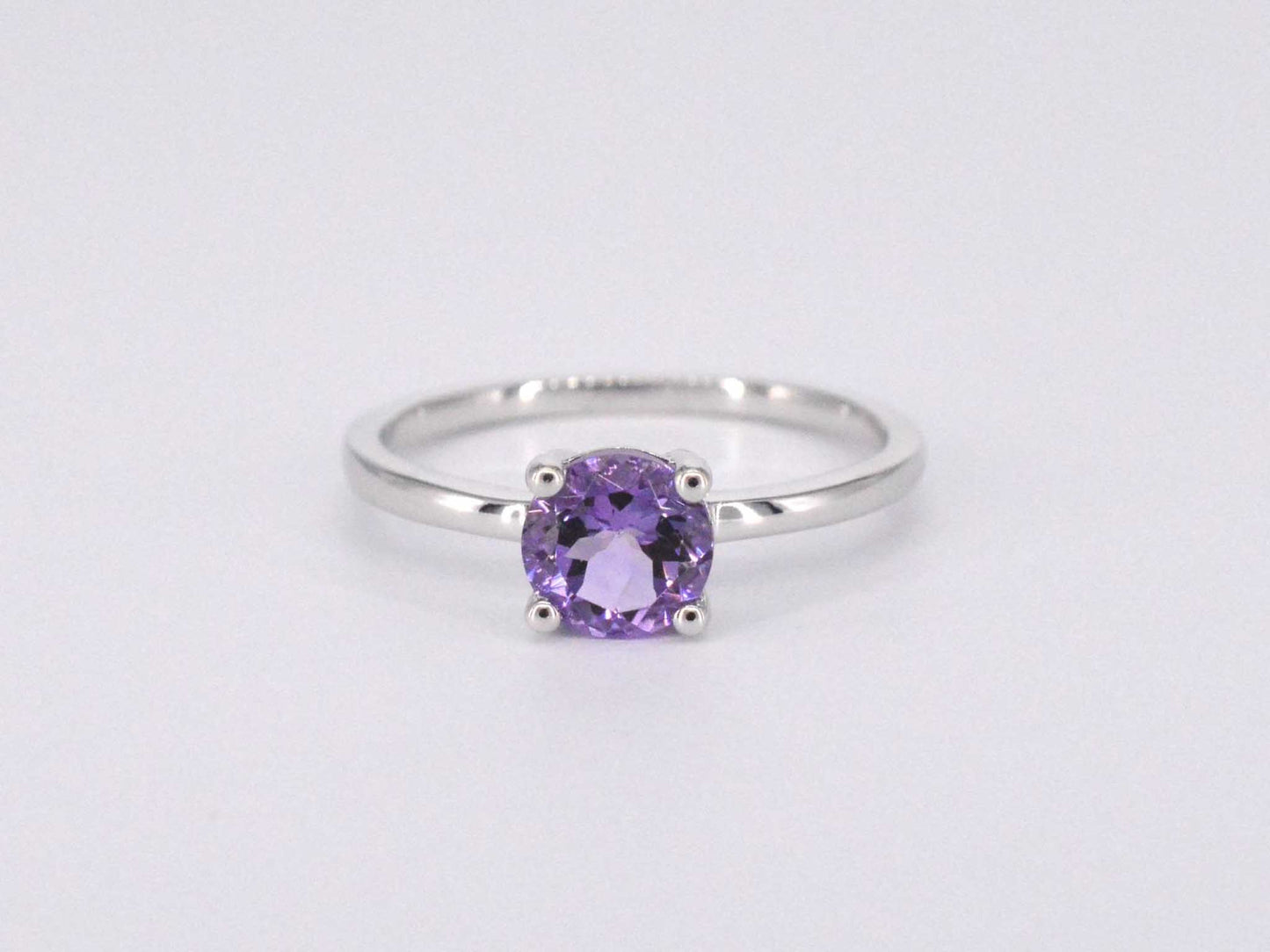 Witgouden ring met amethist
