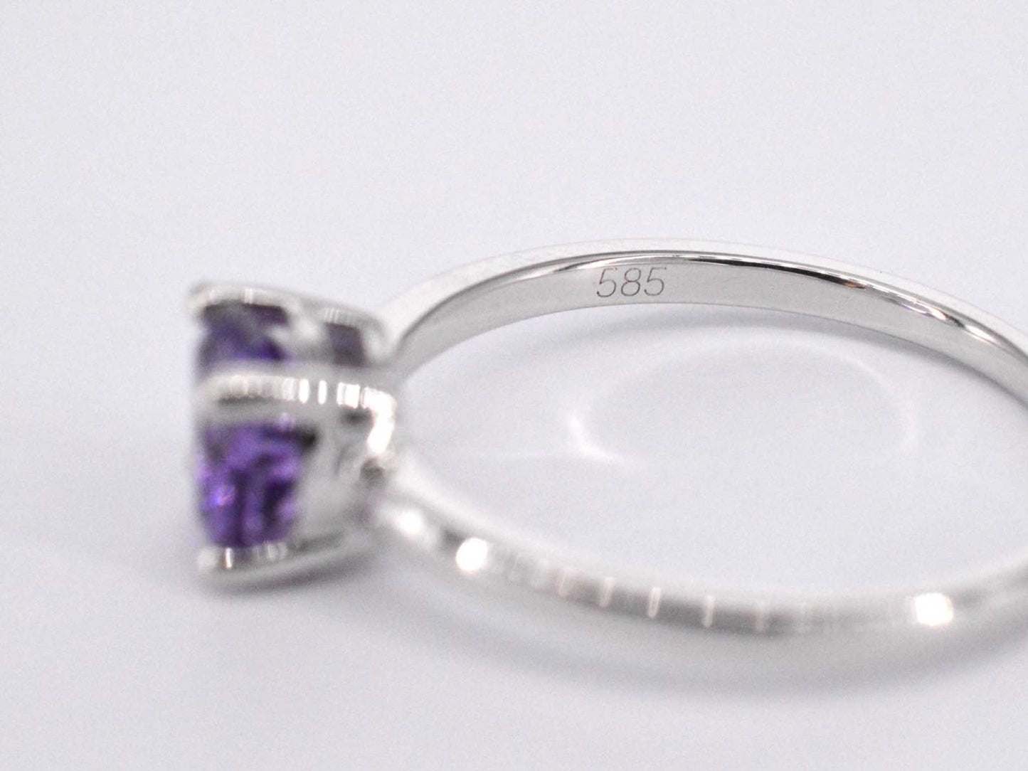 Witgouden ring met amethist