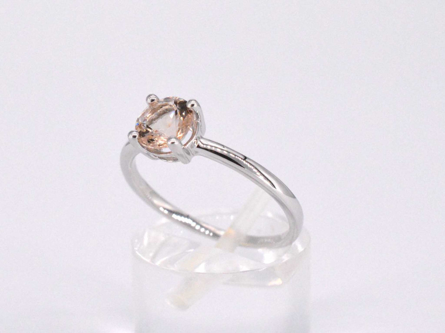 Witgouden ring met morganiet