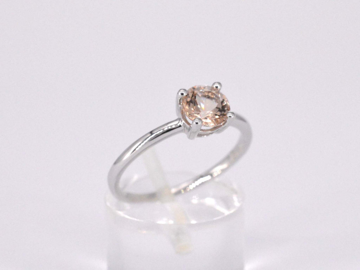 Witgouden ring met morganiet