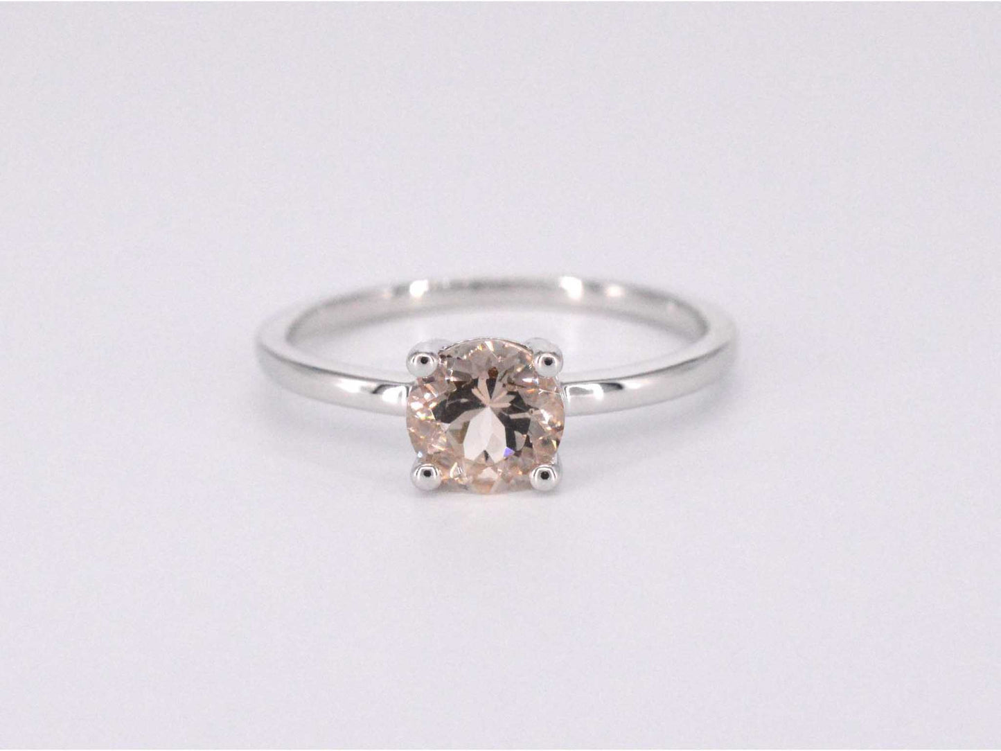 Witgouden ring met morganiet