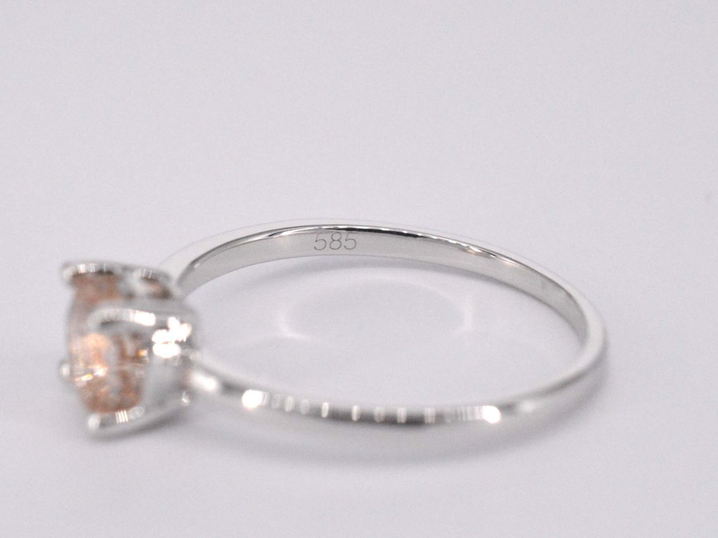 Witgouden ring met morganiet