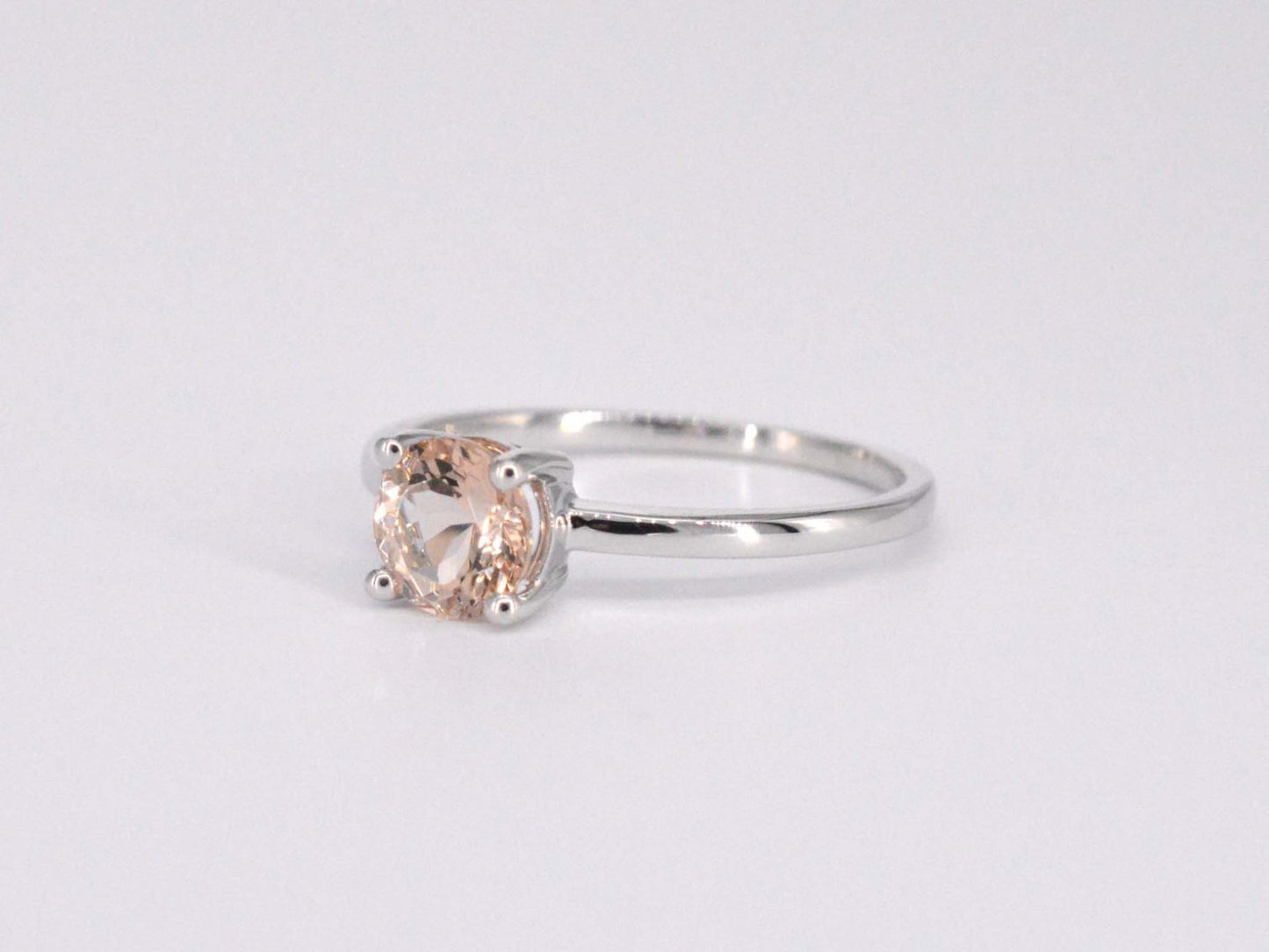 Witgouden ring met morganiet