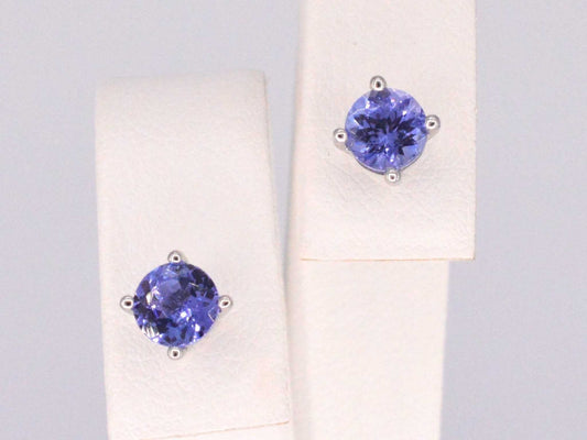 Witgouden oorbellen met tanzaniet