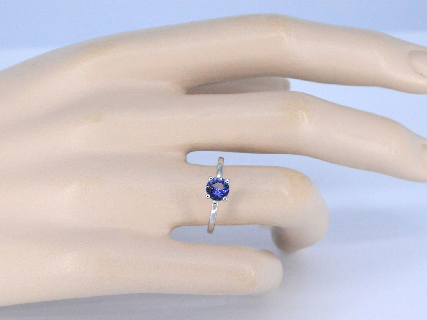 Witgouden ring met tanzaniet