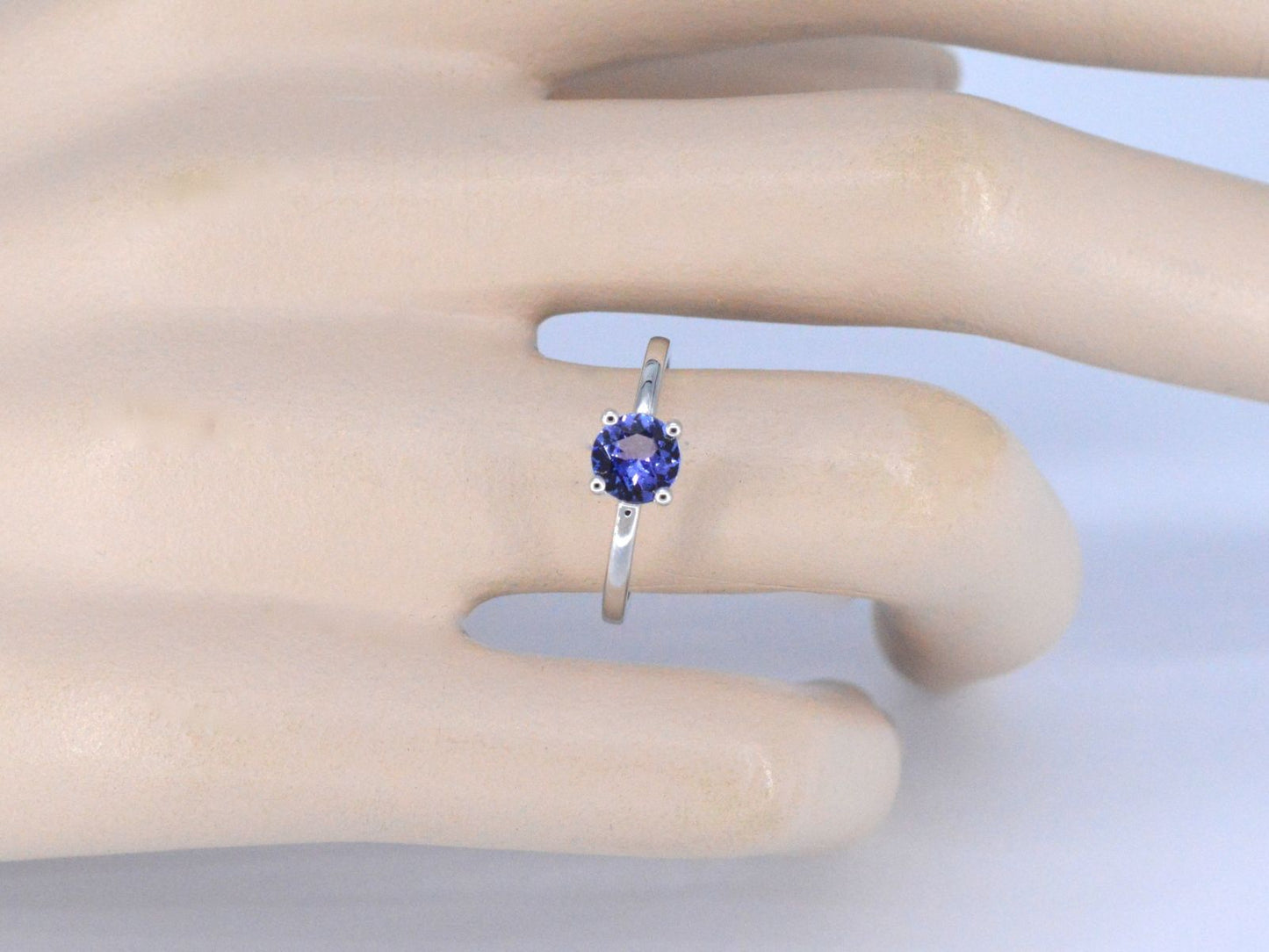 Witgouden ring met tanzaniet