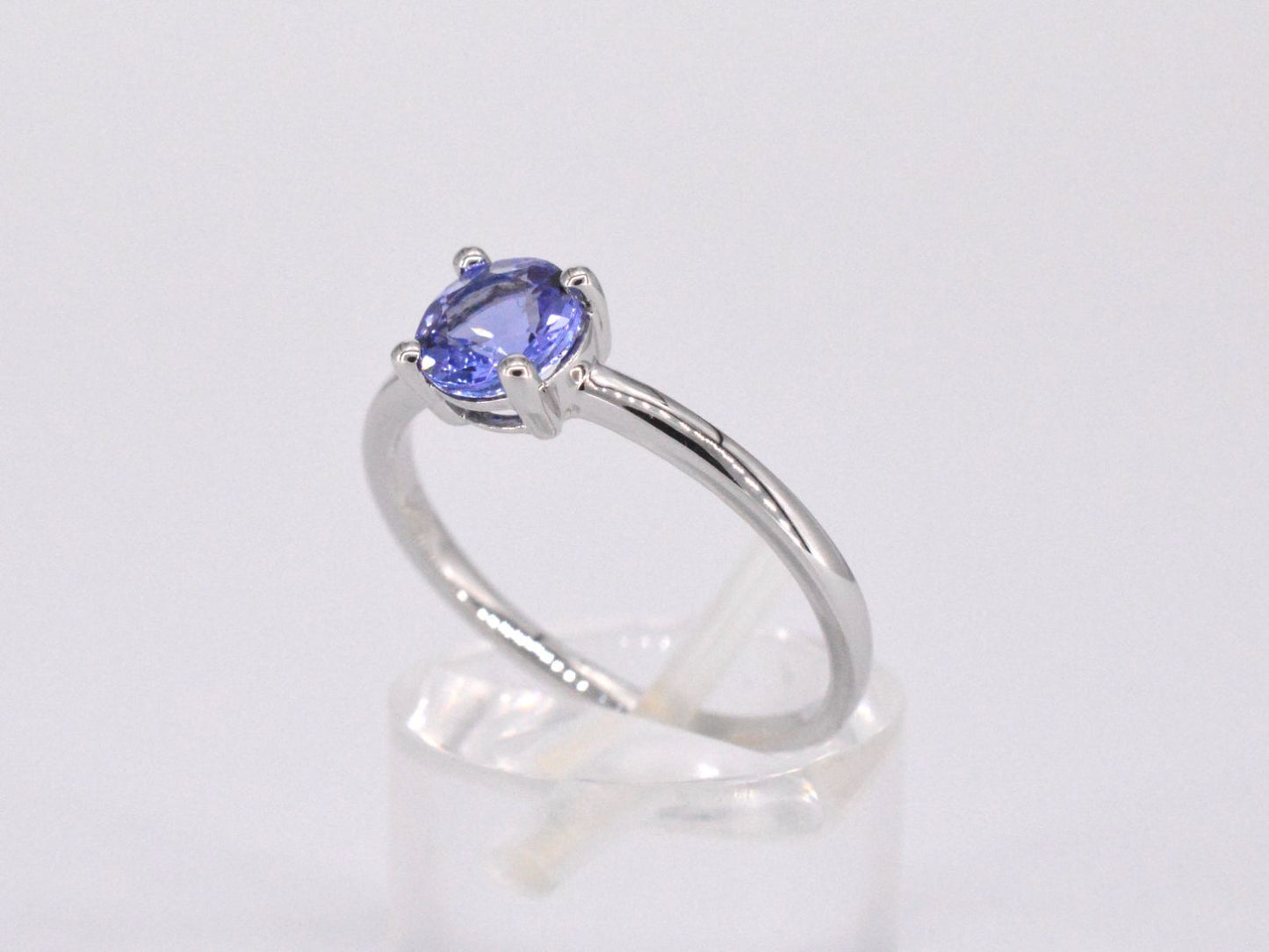Witgouden ring met tanzaniet