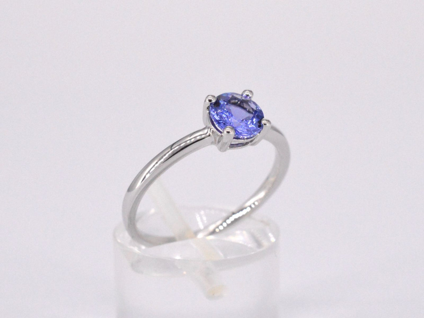 Witgouden ring met tanzaniet