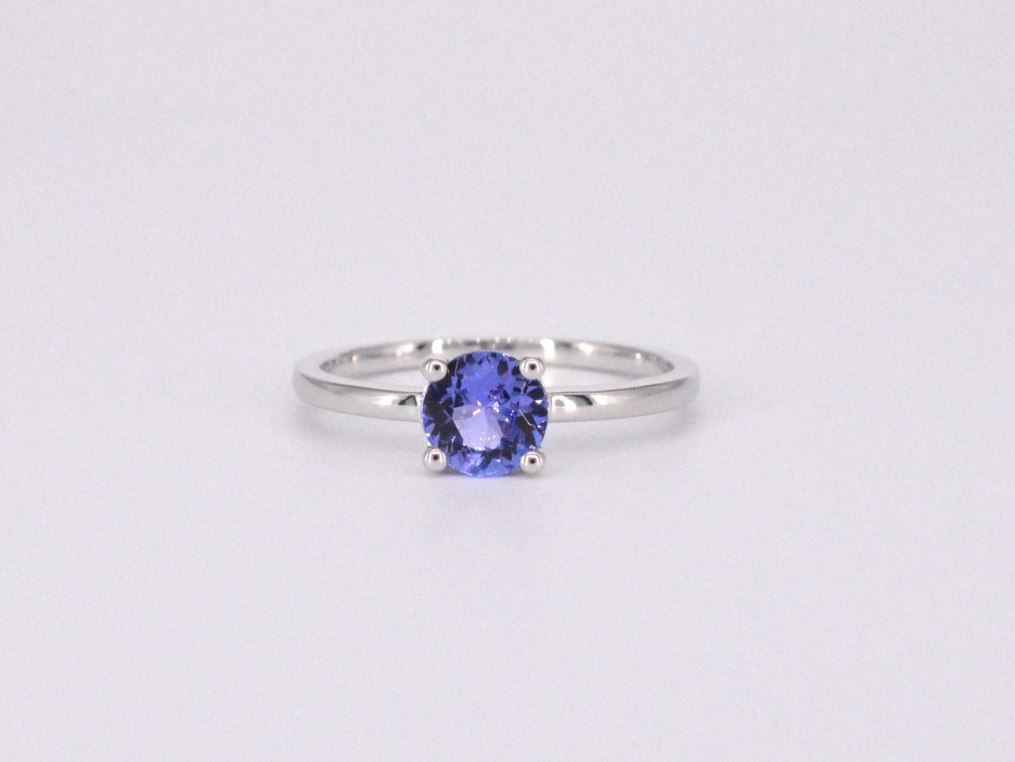 Witgouden ring met tanzaniet