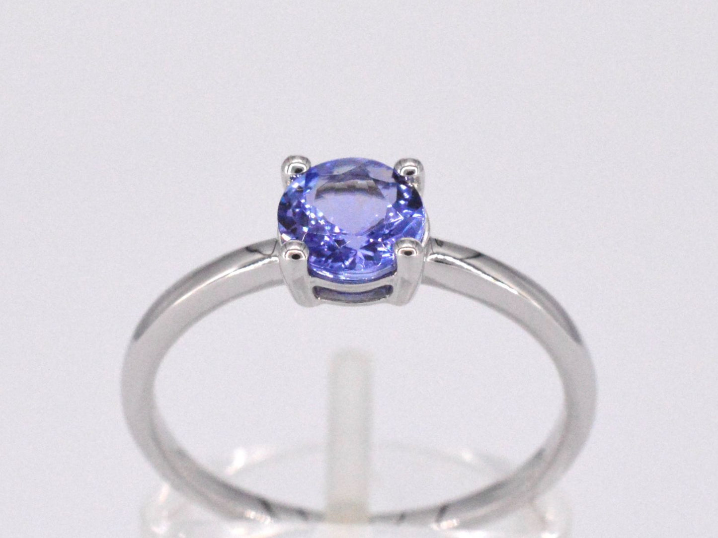 Witgouden ring met tanzaniet