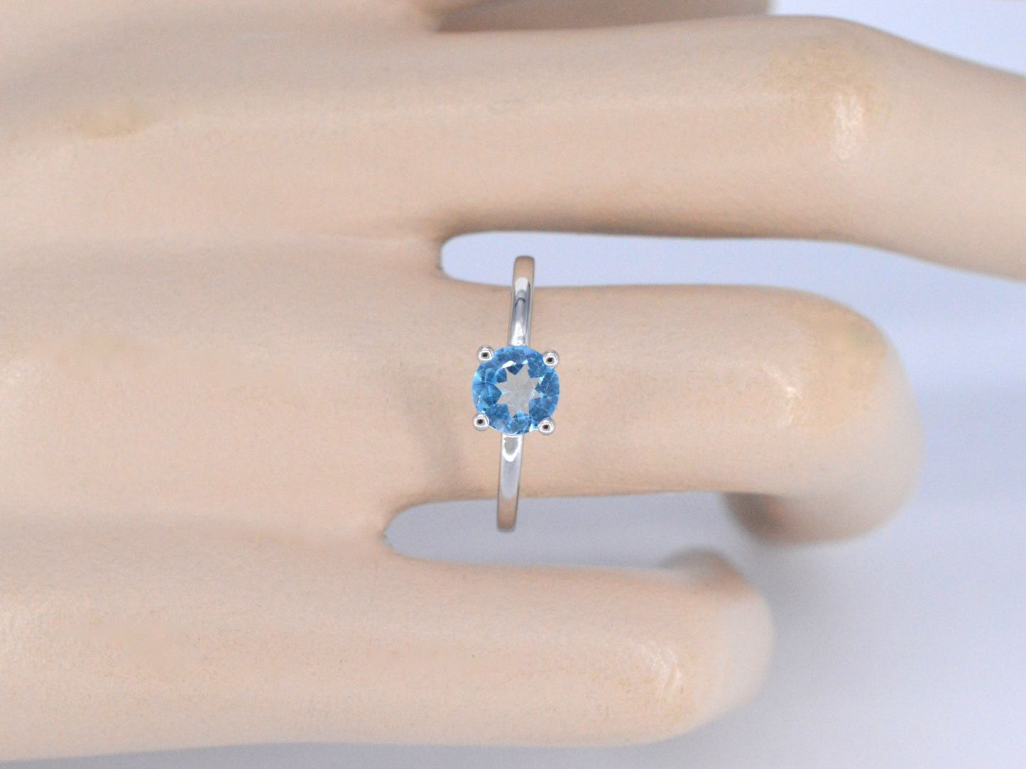 Witgouden ring met topaas