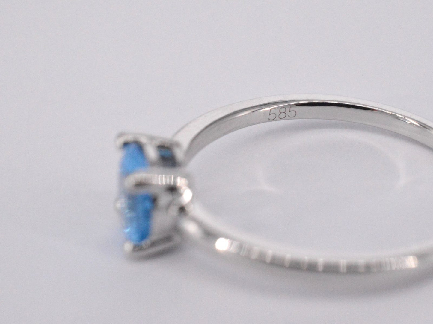 Witgouden ring met topaas 2203-6