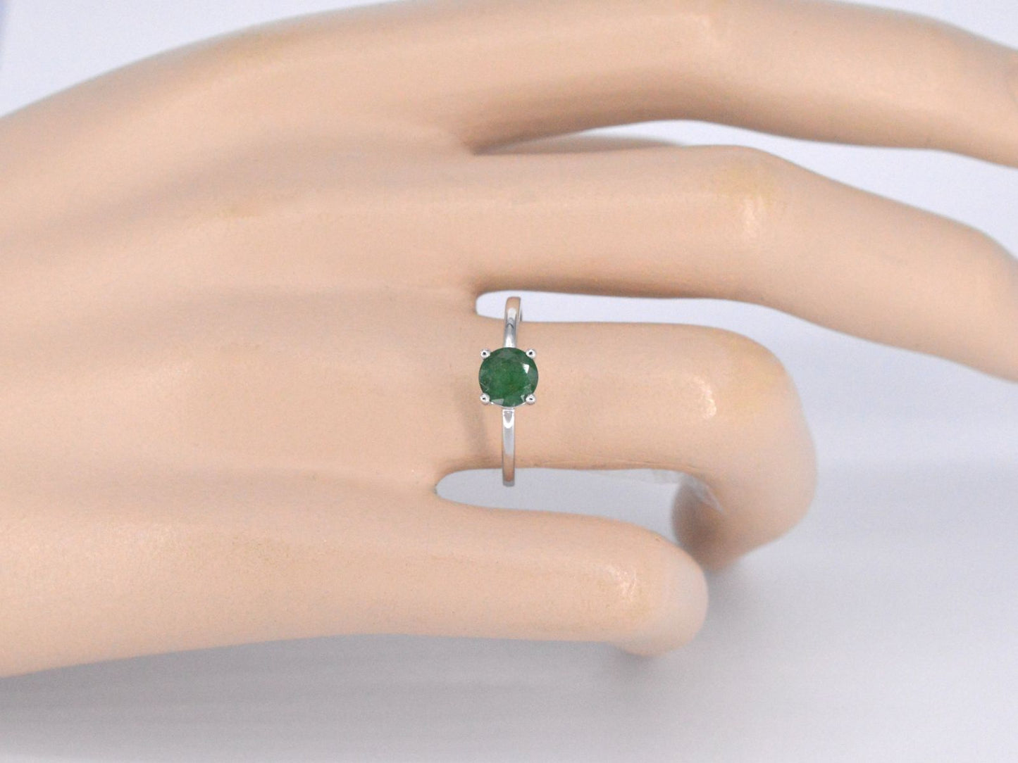 Witgouden ring met smaragd