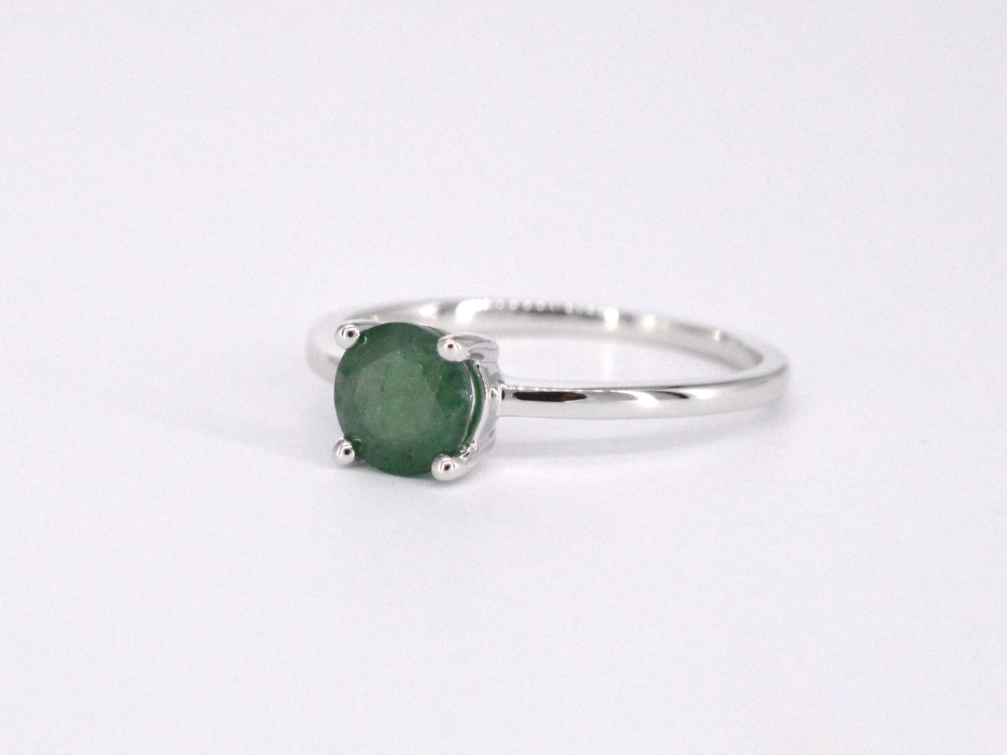 Witgouden ring met smaragd