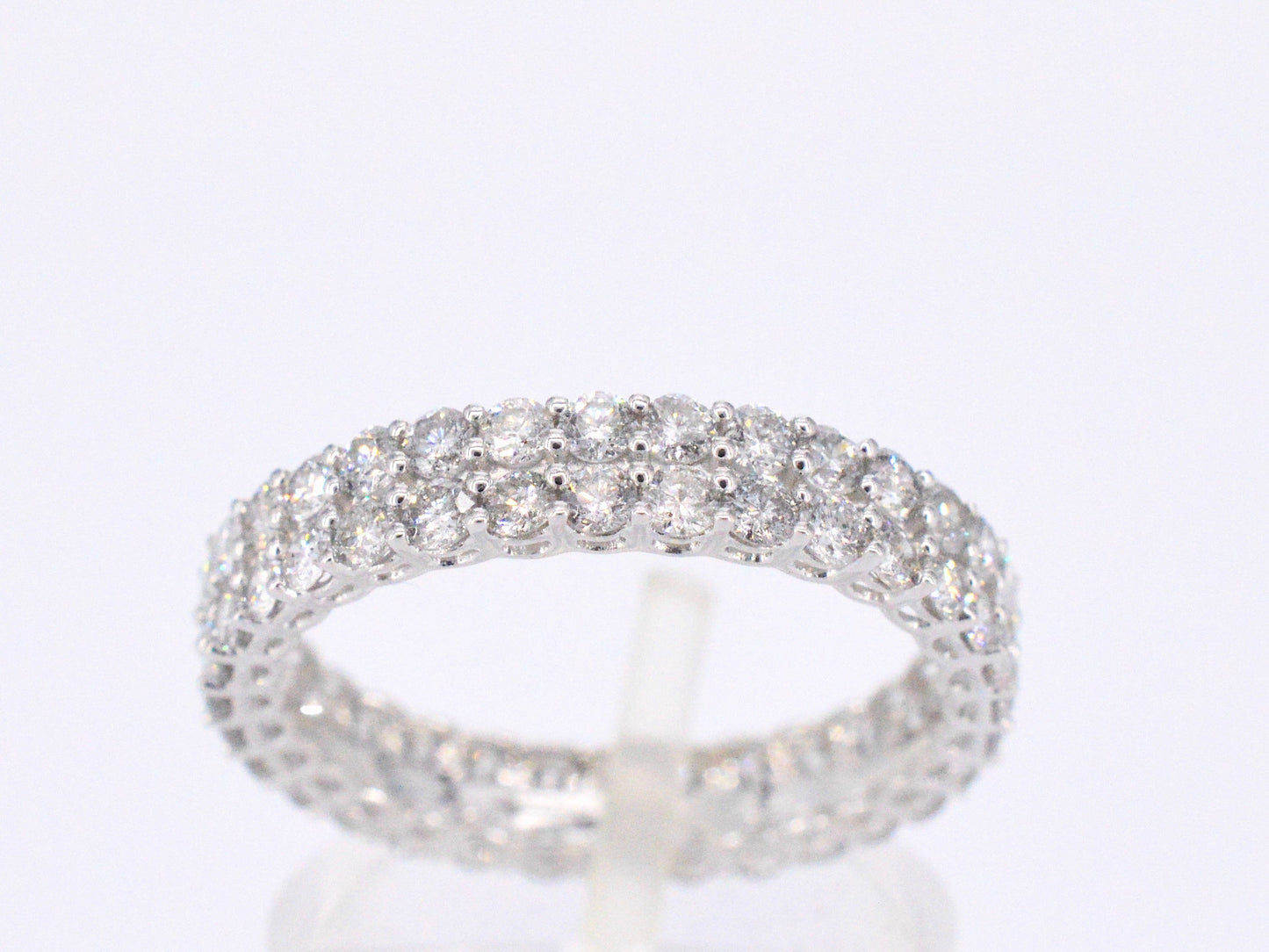 Witgouden eternity ring met diamanten