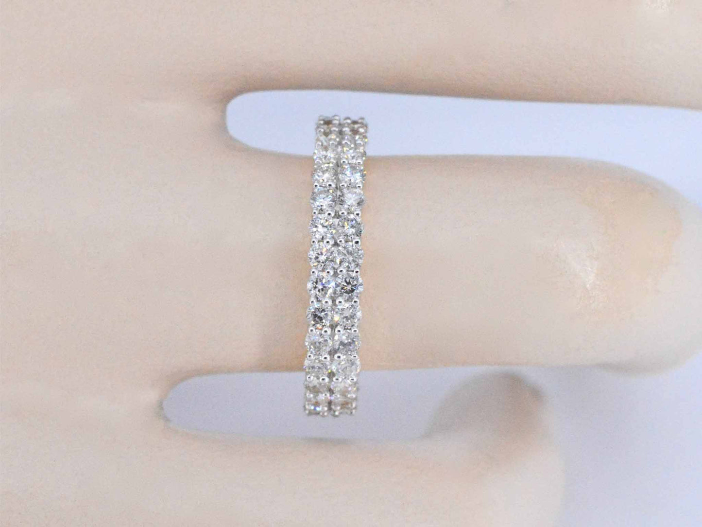 Gouden eternity ring met diamanten