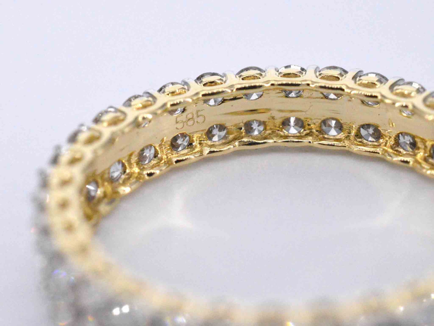 Gouden eternity ring met diamanten
