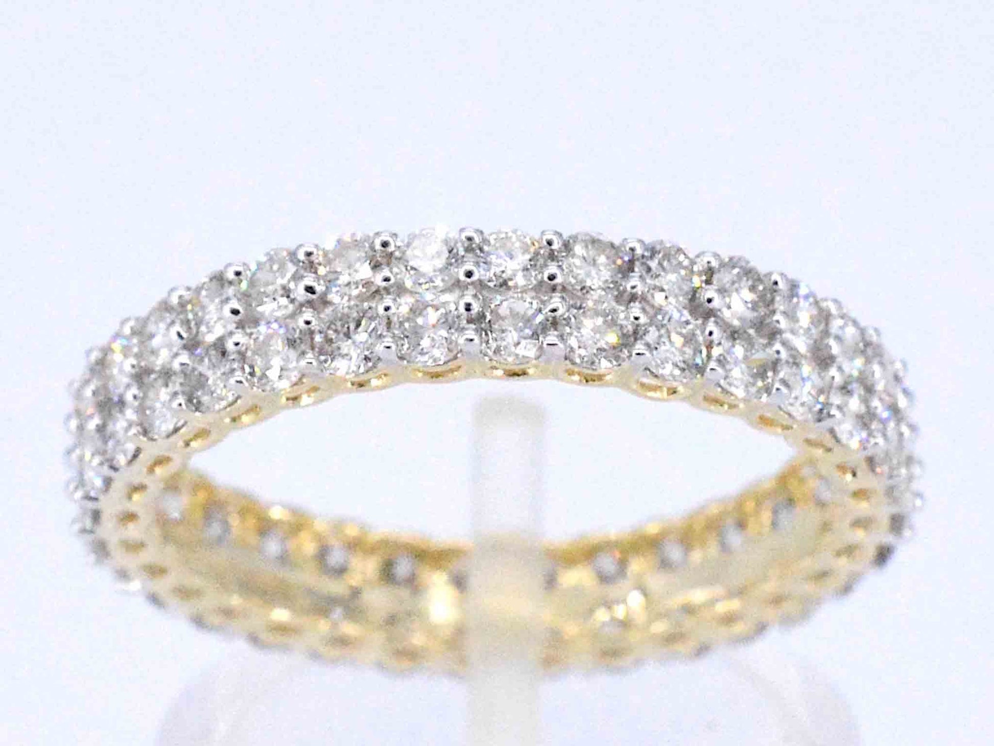 Gouden eternity ring met diamanten