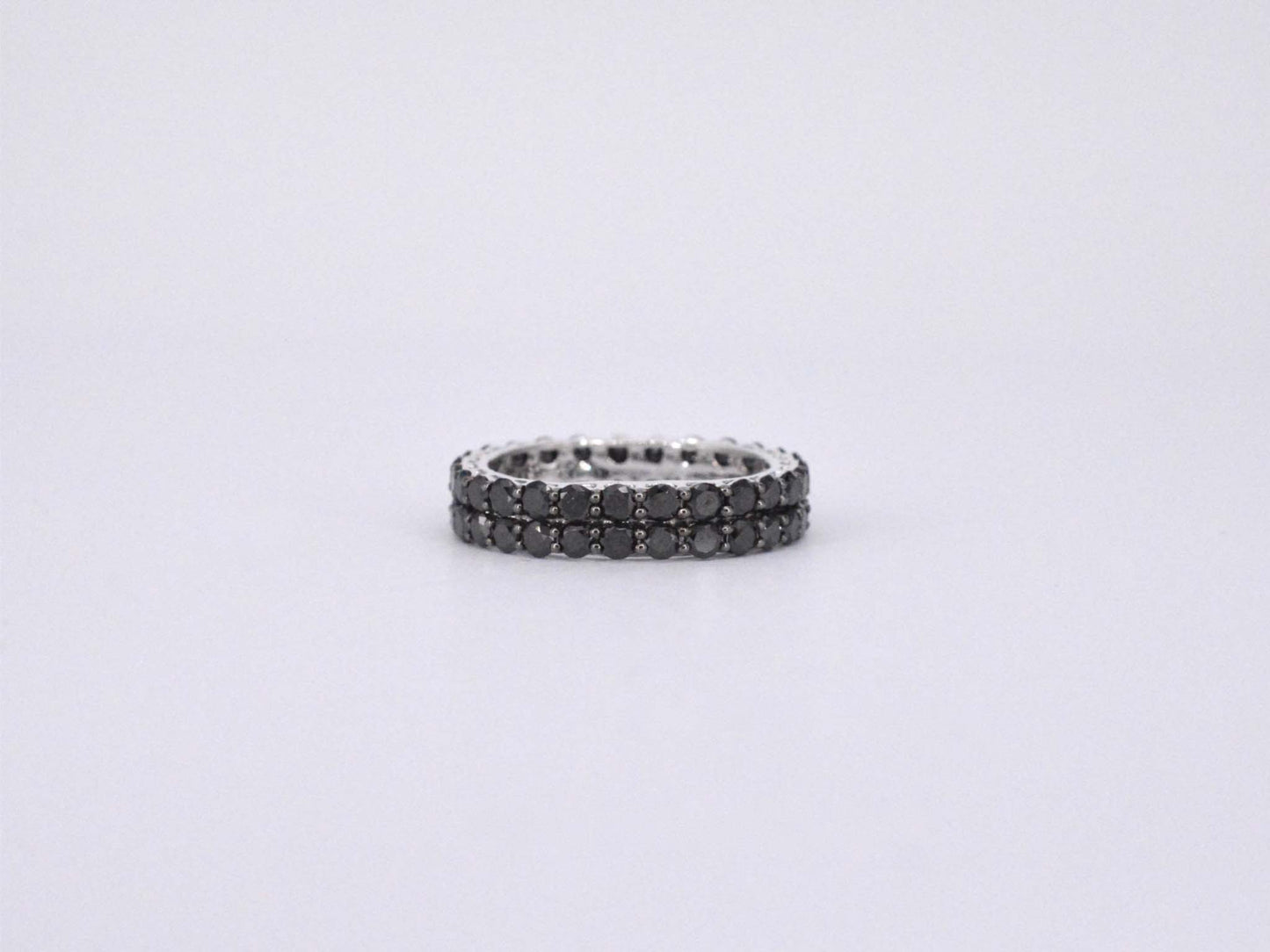 Witgouden eternity ring met zwarte diamanten 2210-4
