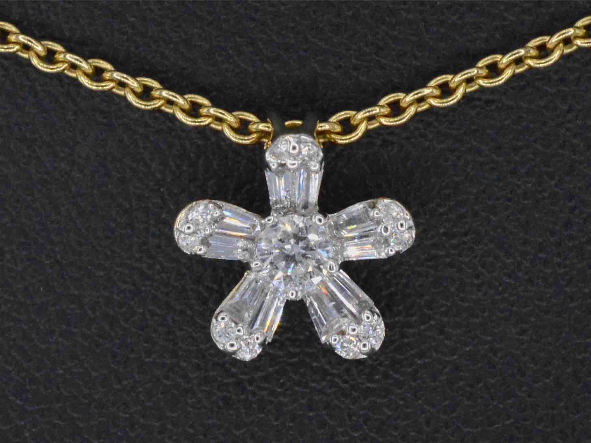 Gouden hanger met natuurlijke echte diamanten