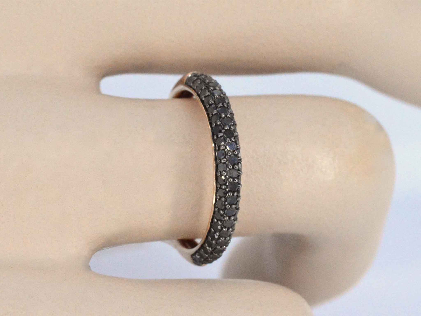 Rosegouden ring met zwarte briljanten diamanten