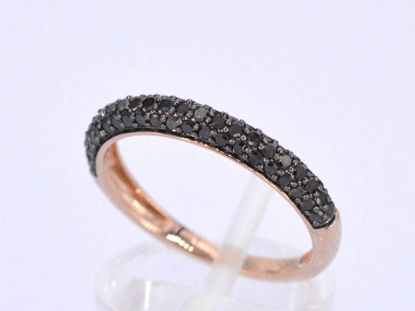 Rosegouden ring met zwarte briljanten diamanten