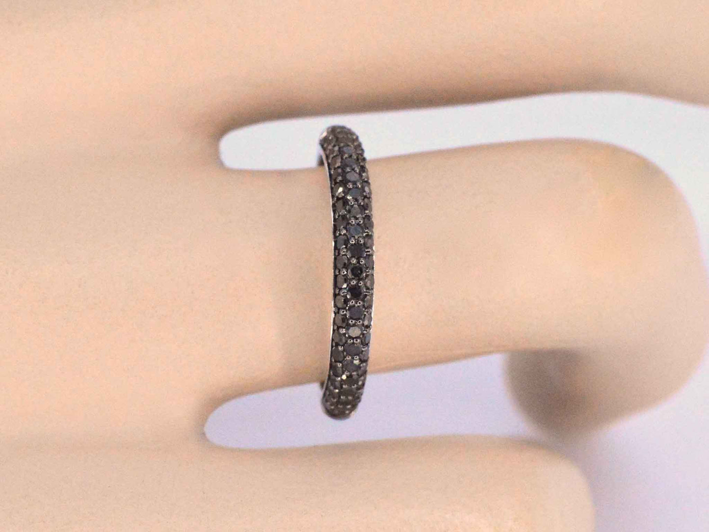 Witgouden ring met zwarte briljanten diamanten