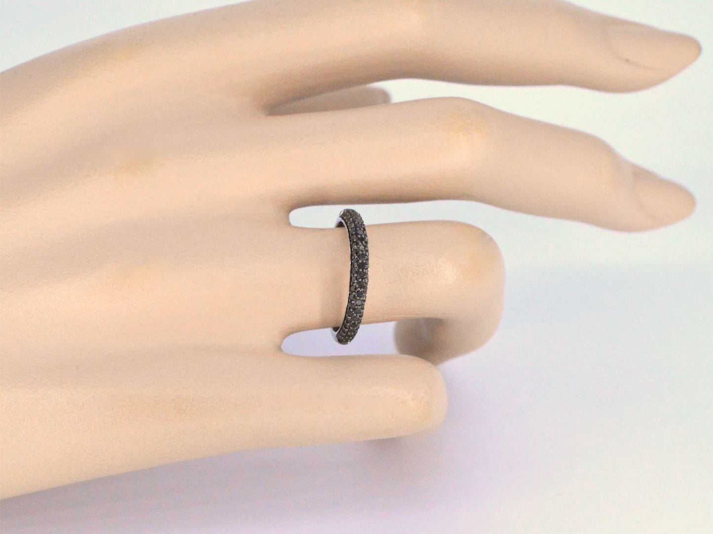Witgouden ring met zwarte briljanten diamanten