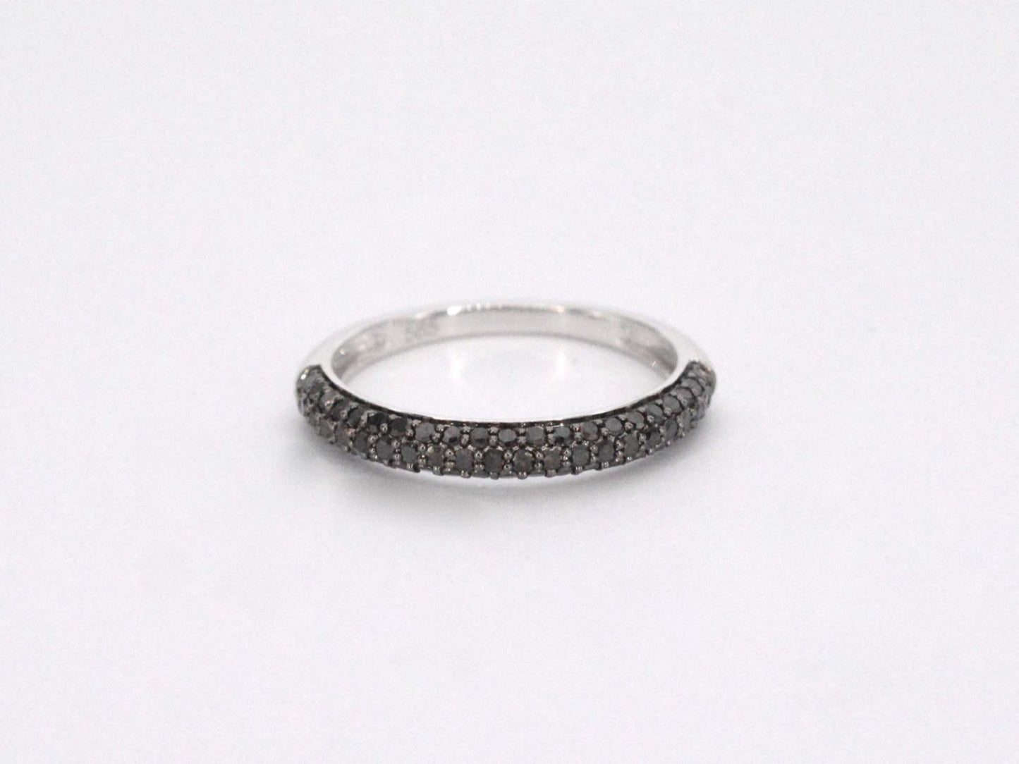 Witgouden ring met zwarte briljanten diamanten